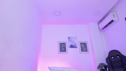 emelie_89 online show from 02/19/25, 03:27