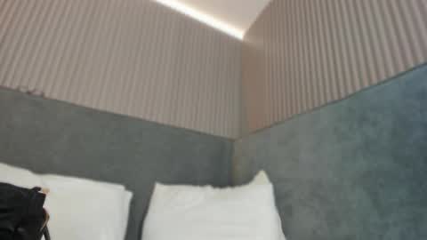 emelie_89 online show from 12/21/25, 12:01