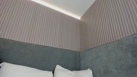 emelie_89 online show from 01/14/26, 12:00