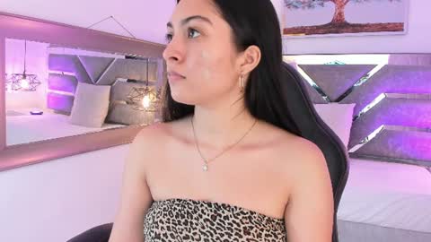 Snapshot of emelie_ch_ chatting on 06/17/26, 04:15 Emily online show from 06/17/26, 04:15