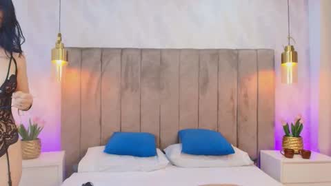 Emely  Antony online show from 11/25/25, 02:55