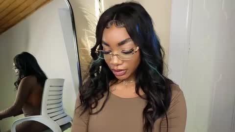 anyelii  online show from 03/12/25, 07:49