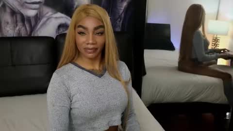 anyelii  online show from 11/17/25, 03:01