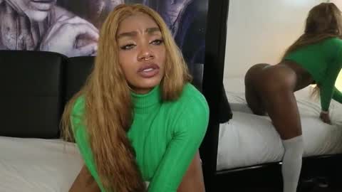 anyelii  online show from 11/28/25, 04:37