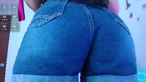 Snapshot of emelyross_ chatting on 06/16/26, 01:03 emely ross online show from 06/16/26, 01:03