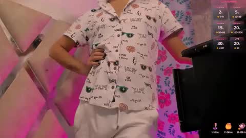 Snapshot of emelyrousse chatting on 09/29/25, 11:48 emely online show from 09/29/25, 11:48