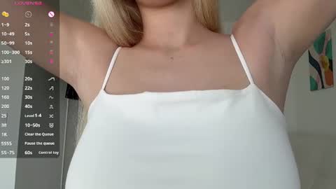 Snapshot of emeraldcotton chatting on 06/26/26, 11:25 Gily online show from 06/26/26, 11:25