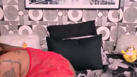 Snapshot of emeraldspark chatting on 09/23/25, 06:49 emerald online show from 09/23/25, 06:49