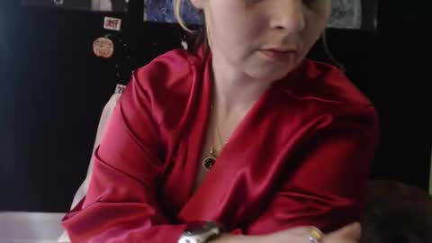 emeraldstrawberri online show from 11/18/25, 07:07