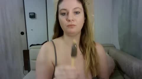 EmerieSkye online show from 02/11/26, 06:13