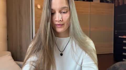 emi__ly online show from 12/17/25, 07:47