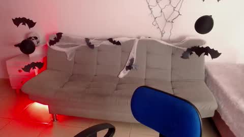 emi_carter online show from 10/23/25, 10:52