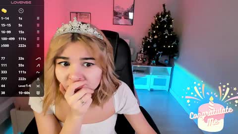 Snapshot of emi_joy chatting on 01/06/25, 09:54 Emily follow me online show from 01/06/25, 09:54