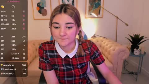 Snapshot of emi_joy chatting on 01/22/25, 06:41 Emily follow me online show from 01/22/25, 06:41