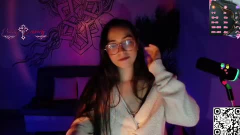 Snapshot of emi_roberts chatting on 06/08/26, 01:50 Emmily Roberts online show from 06/08/26, 01:50