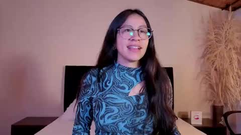 Snapshot of emigomez_ chatting on 05/21/26, 01:51 Emilia Gomez online show from 05/21/26, 01:51