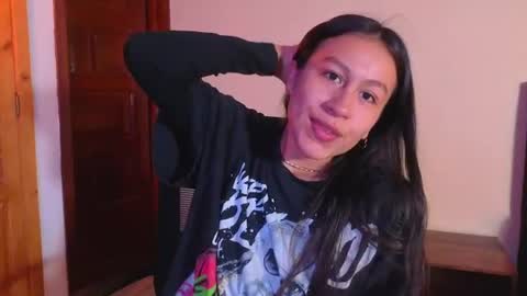 Snapshot of emigomez_ chatting on 08/03/26, 02:21 Emilia Gomez online show from 08/03/26, 02:21