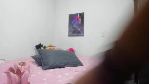 Snapshot of emiily_carter chatting on 04/17/26, 08:23 Emiily Carter online show from 04/17/26, 08:23