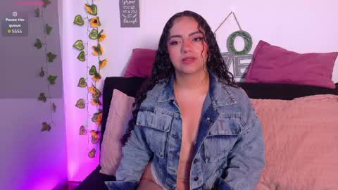 Snapshot of emiily_curly chatting on 04/27/26, 12:58 Emily online show from 04/27/26, 12:58