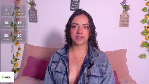 Snapshot of emiily_curly chatting on 05/20/26, 11:27 Emily online show from 05/20/26, 11:27