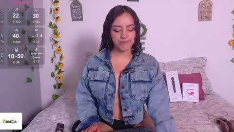 Snapshot of emiily_curly chatting on 06/22/26, 12:35 Emily online show from 06/22/26, 12:35