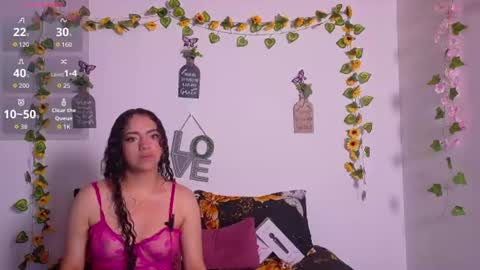 Snapshot of emiily_curly chatting on 07/07/26, 11:25 Emily online show from 07/07/26, 11:25