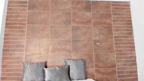 Snapshot of emiily_smile chatting on 10/31/25, 11:44 Emily online show from 10/31/25, 11:44