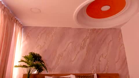 Snapshot of emiily_smile chatting on 11/22/25, 02:05 Emily online show from 11/22/25, 02:05