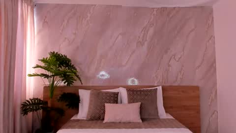 Snapshot of emiily_smile chatting on 11/23/25, 01:55 Emily online show from 11/23/25, 01:55