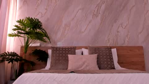 Snapshot of emiily_smile chatting on 11/24/25, 12:16 Emily online show from 11/24/25, 12:16