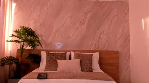 Snapshot of emiily_smile chatting on 11/28/25, 11:35 Emily online show from 11/28/25, 11:35