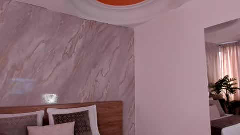 Snapshot of emiily_smile chatting on 11/30/25, 12:09 Emily online show from 11/30/25, 12:09