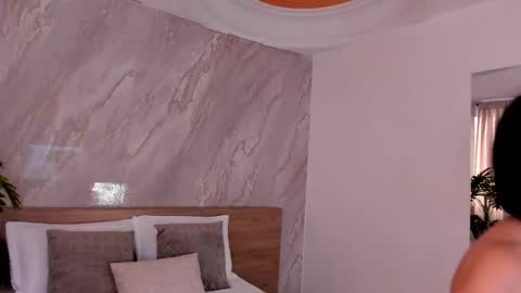 Snapshot of emiily_smile chatting on 12/16/25, 12:10 Emily online show from 12/16/25, 12:10