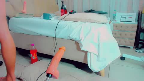 EmillySaenz online show from 01/31/25, 10:10