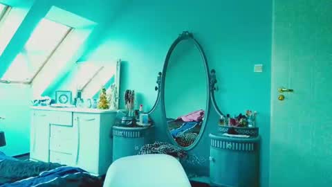 Emila online show from 12/09/24, 01:13