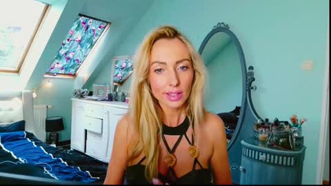 Emila online show from 02/05/25, 10:30