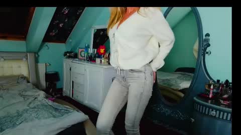 Emila online show from 02/09/25, 05:33