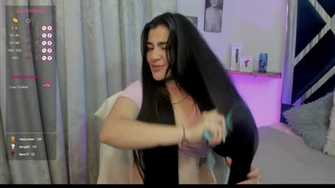 emilayton_ online show from 02/09/25, 10:20