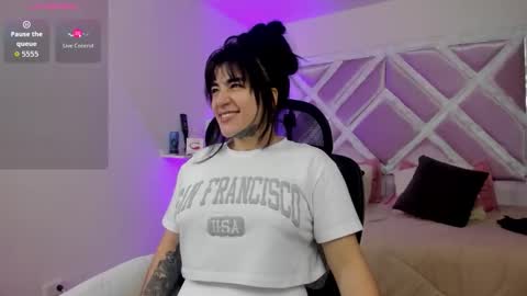 emilayton_ online show from 10/14/25, 07:14