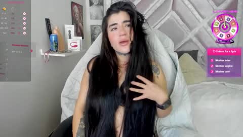 emilayton_ online show from 02/16/26, 06:04