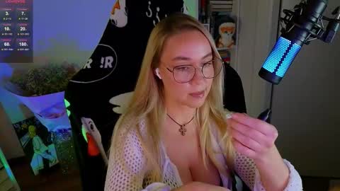 Emili online show from 10/09/25, 01:09