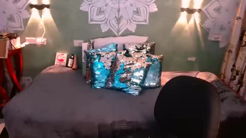 Emili roux online show from 02/07/25, 05:40