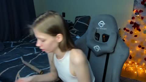 emili_sweet__ online show from 12/26/24, 06:54