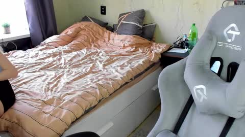 emili_sweet__ online show from 03/01/25, 12:45