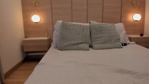 emilia_1040 online show from 04/10/26, 01:27