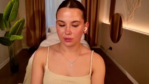 emilia_dream online show from 06/19/26, 06:01