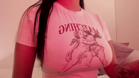 Snapshot of emilia_ghendle chatting on 12/12/24, 12:12 Emilia Big Boobs online show from 12/12/24, 12:12