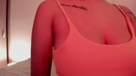 Snapshot of emilia_ghendle chatting on 01/04/25, 02:35 Emilia Big Boobs online show from 01/04/25, 02:35