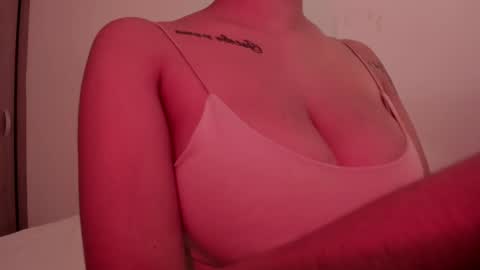 Snapshot of emilia_ghendle chatting on 01/23/25, 05:31 Emilia Big Boobs online show from 01/23/25, 05:31