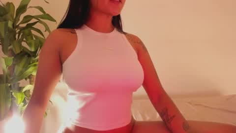 Snapshot of emilia_ghendle chatting on 02/21/25, 12:50 Emilia Big Boobs online show from 02/21/25, 12:50